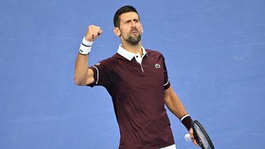 Serbiens Novak Djokovic reagiert nach dem Gewinn des zweiten Satzes gegen Deutschlands Alexander Zverev im Herren-Einzel-Viertelfinale der China Open.