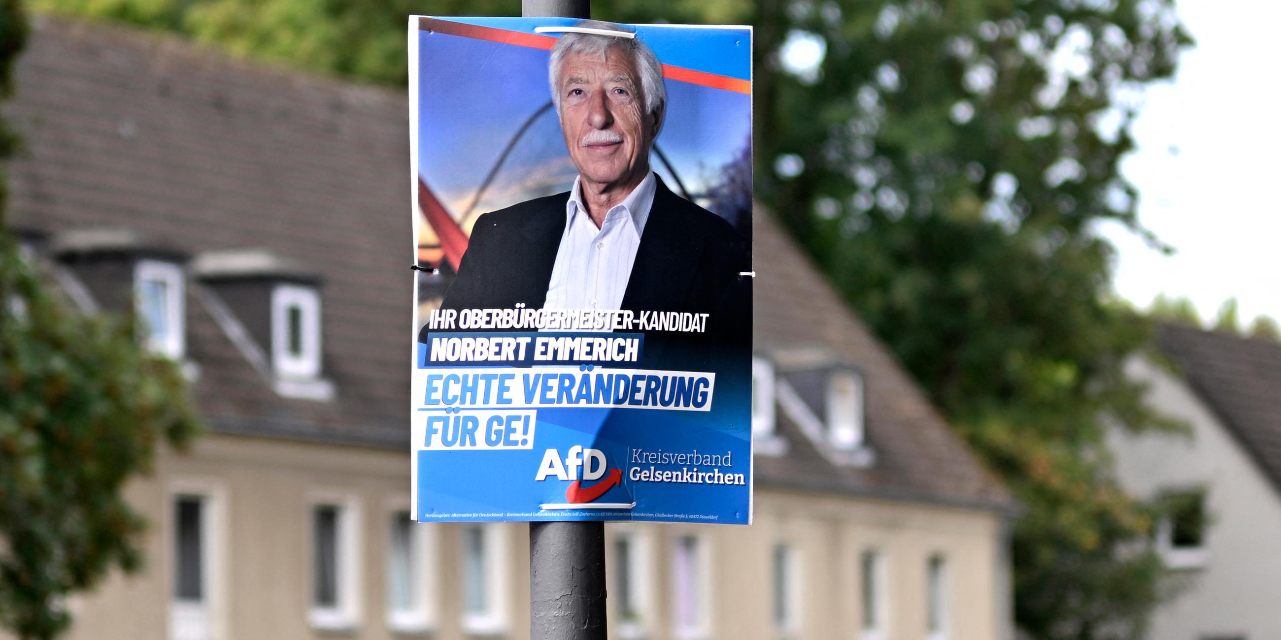 Ein Wahlplakat der rechtsextremen Partei Alternative für Deutschland (AfD) zeigt ihren Bürgermeisterkandidaten Norbert Emmerich in Gelsenkirchen, Westdeutschland, am 27. August 2025.