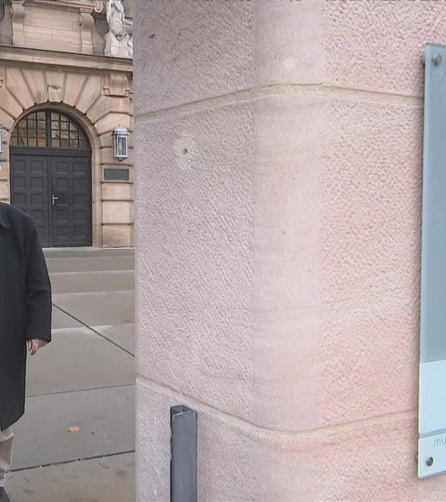 Niklas Frank vor dem Memorium der Nürnberger Prozesse