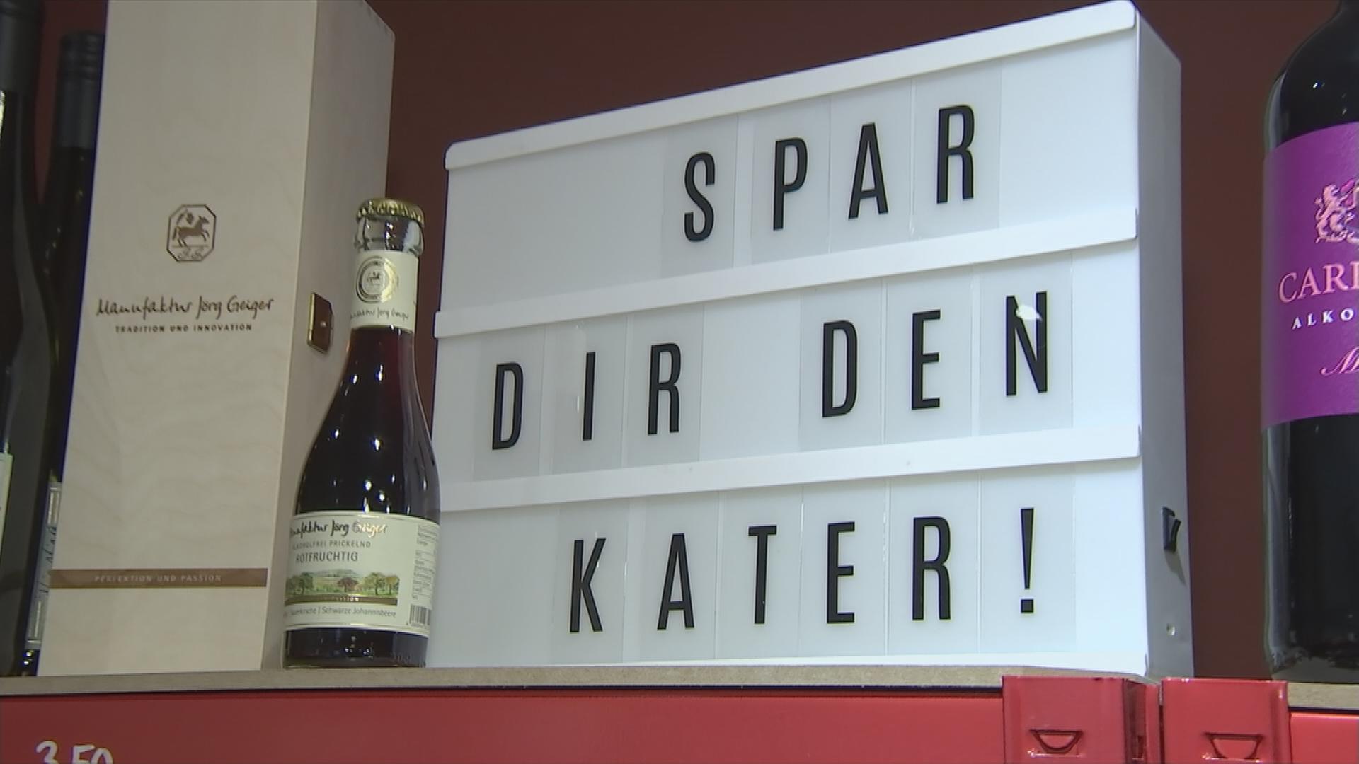 Schild in einem Laden der alkoholfreie Getränke verkauft.