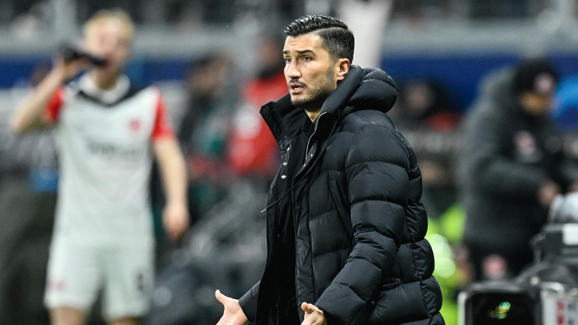 Dortmunds Trainer Nuri Sahin gestikuliert am Spielfeldrand, aufgenommen am 17.01.2025