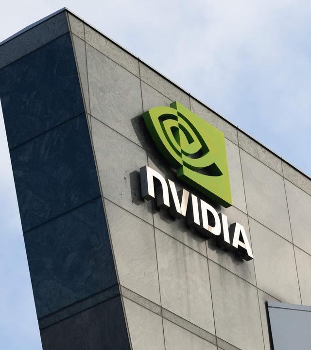 Das Logo von Nvidia ist am Unternehmenssitz im kalifornischen Santa Clara zu sehen.