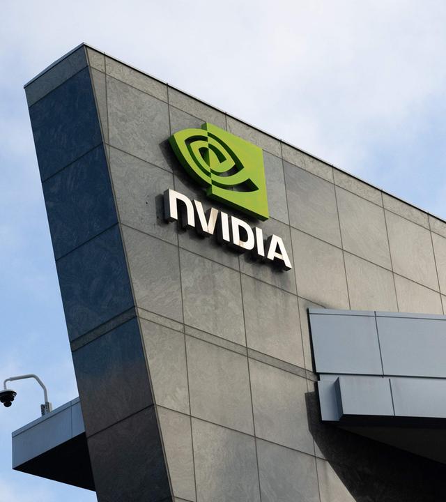 Das Logo von Nvidia ist am Hauptsitz des Unternehmens in Santa Clara, Kalifornien, zu sehen.