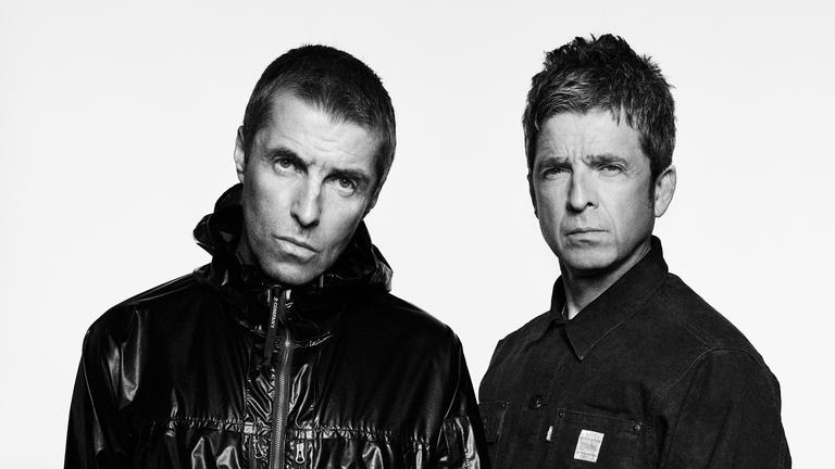 Liam (l) und Noel Gallagher von der Band Oasis