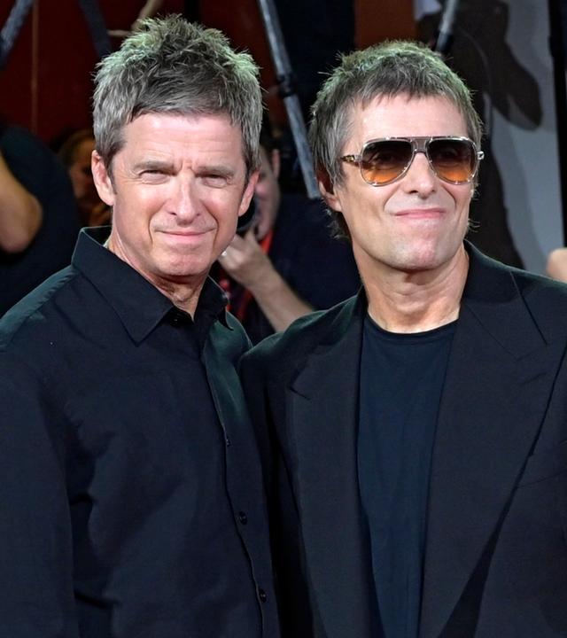 Noel Gallagher und Liam Gallagher bei der Premiere ihres Dokumentarfilms bei den 83. Internationalen Filmfestspielen von Venedig.