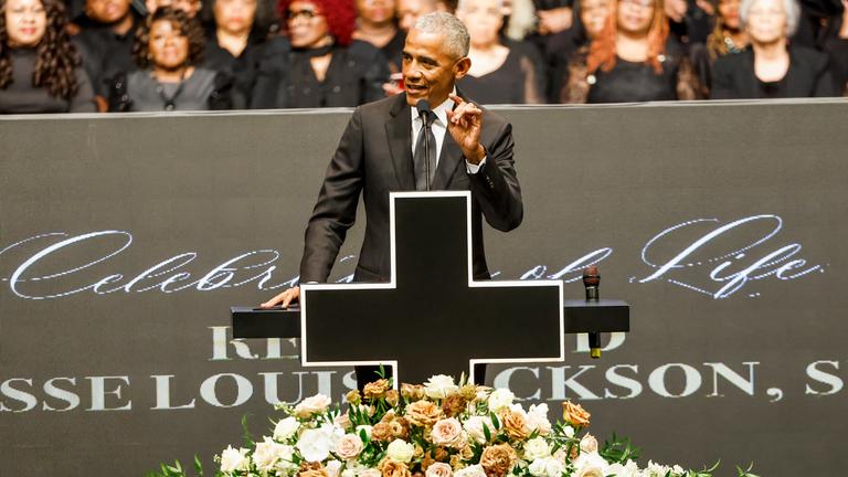 Der frühere US-Präsident Barack Obama spricht bei der öffentlichen Trauerfeier für den Bürgerrechtler Jesse Jackson in der House of Hope Church in Chicago.