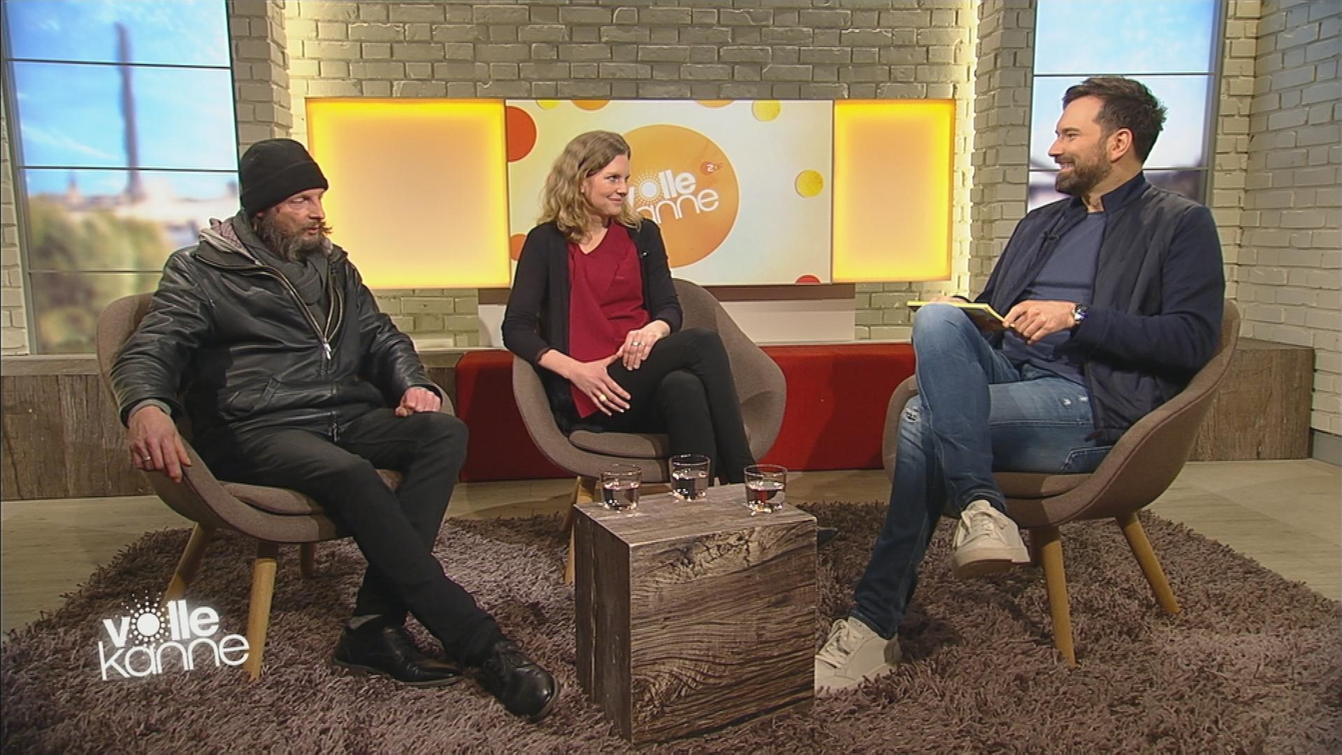 Rolli, Stefanie Kaufmann und Ingo Nommsen unterhalten sich.