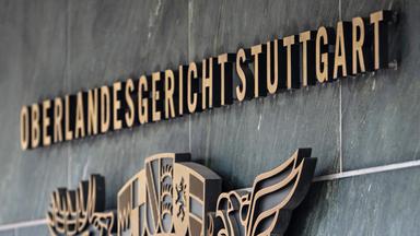 Ein Schild weist auf das Oberlandesgericht Stuttgart hin, aufgenommen am 10.10.2023