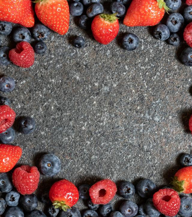 Obst auf einem Steinboden