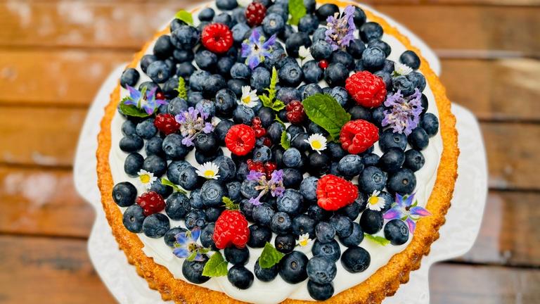 Klassischer Obstkuchen mit Beeren