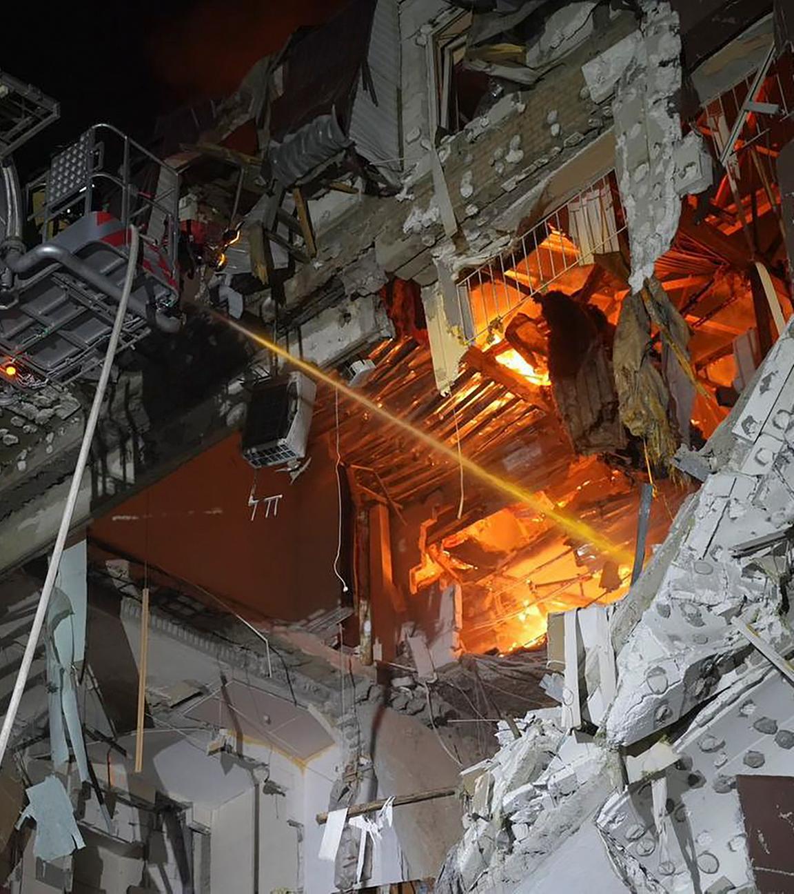 Ukraine: Odessa: Bei russischen Luftangriffen wurde ein Wohnhaus getroffen. Drei Menschen starben.