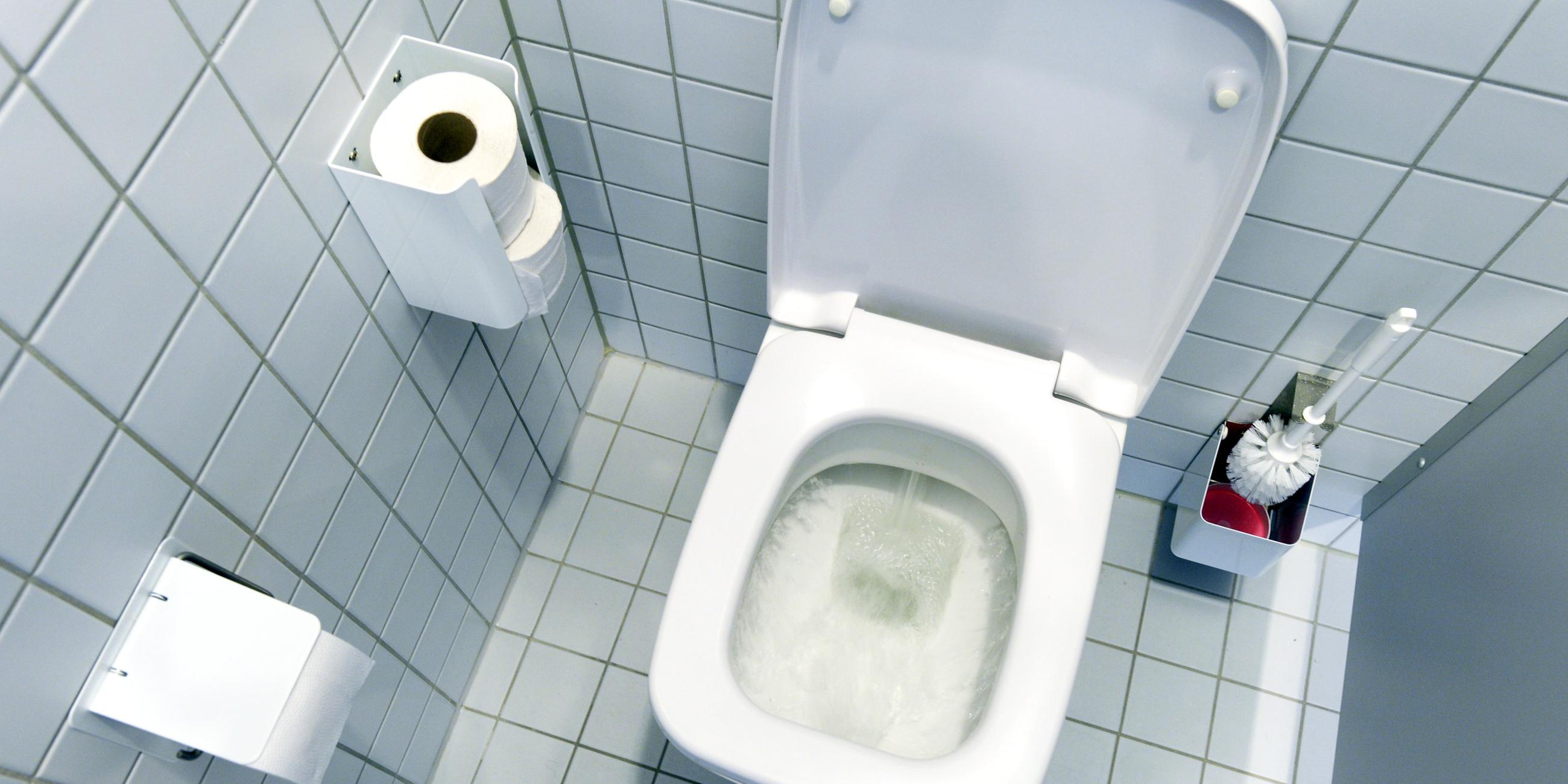 Eine öffentliche Toilette von oben.