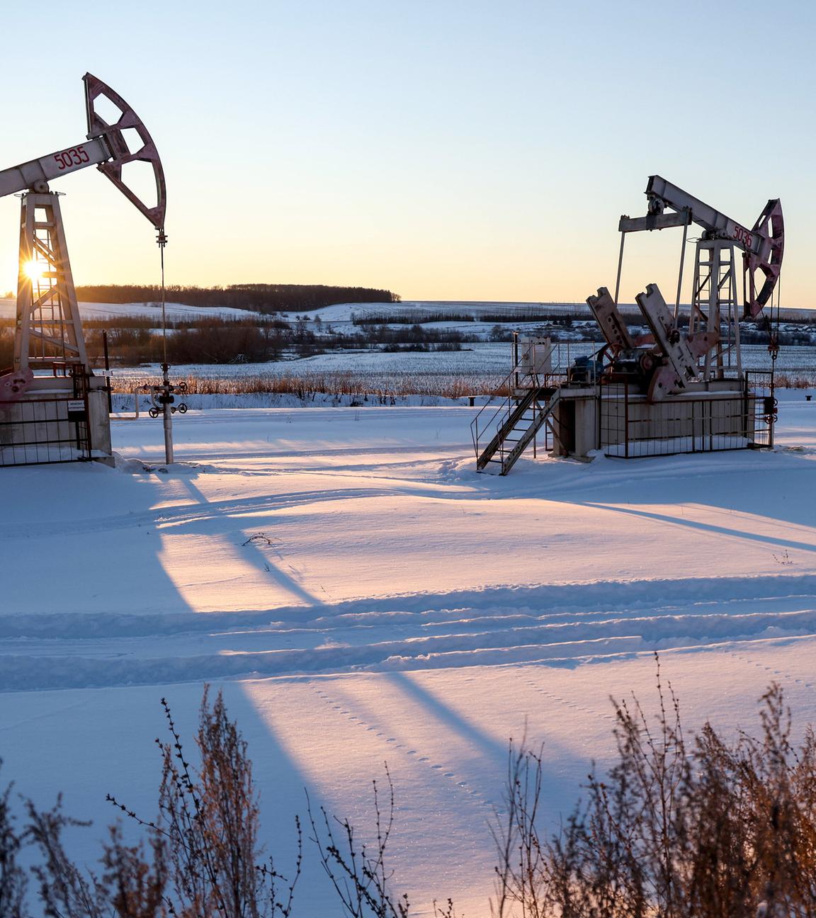 Erdölförderung nahe des Dorfes Blagodatnaya im Bezirk Nischnekamsk in der russischen Republik Tatarstan, aufgenommen am 16.01.2023