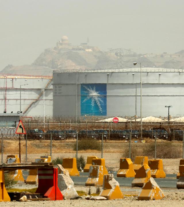 Lagertanks in der North Jiddah Bulk Plant, einer Ölanlage von Aramco.