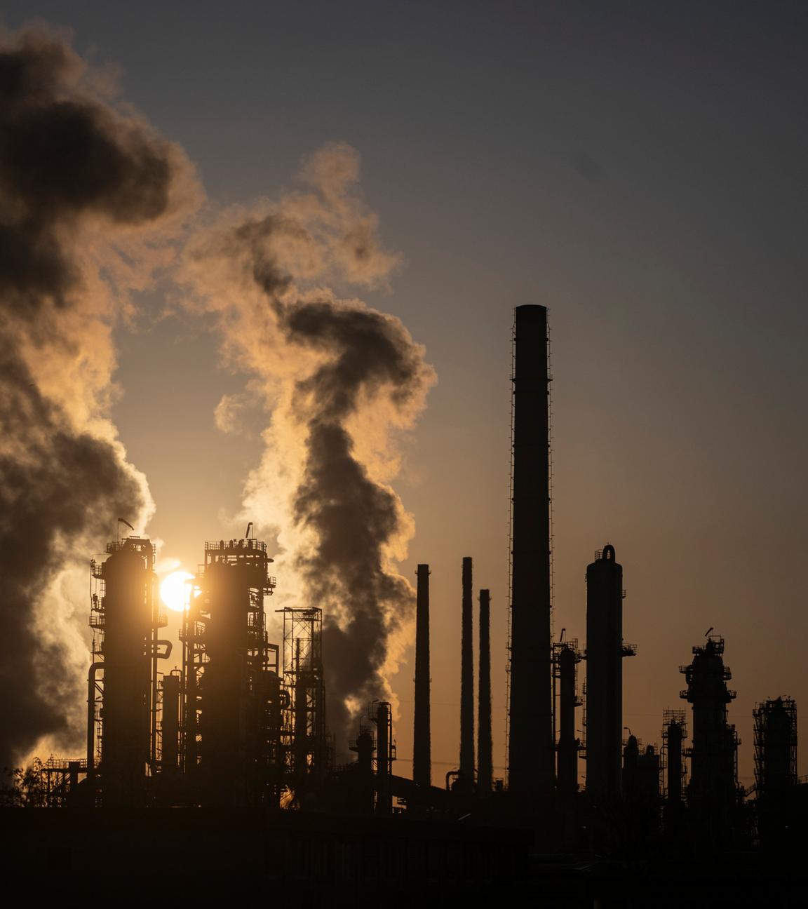 Über das Wochenende stieg der Ölpreis um knapp 30 Prozent auf bis zu 120 US-Dollar.