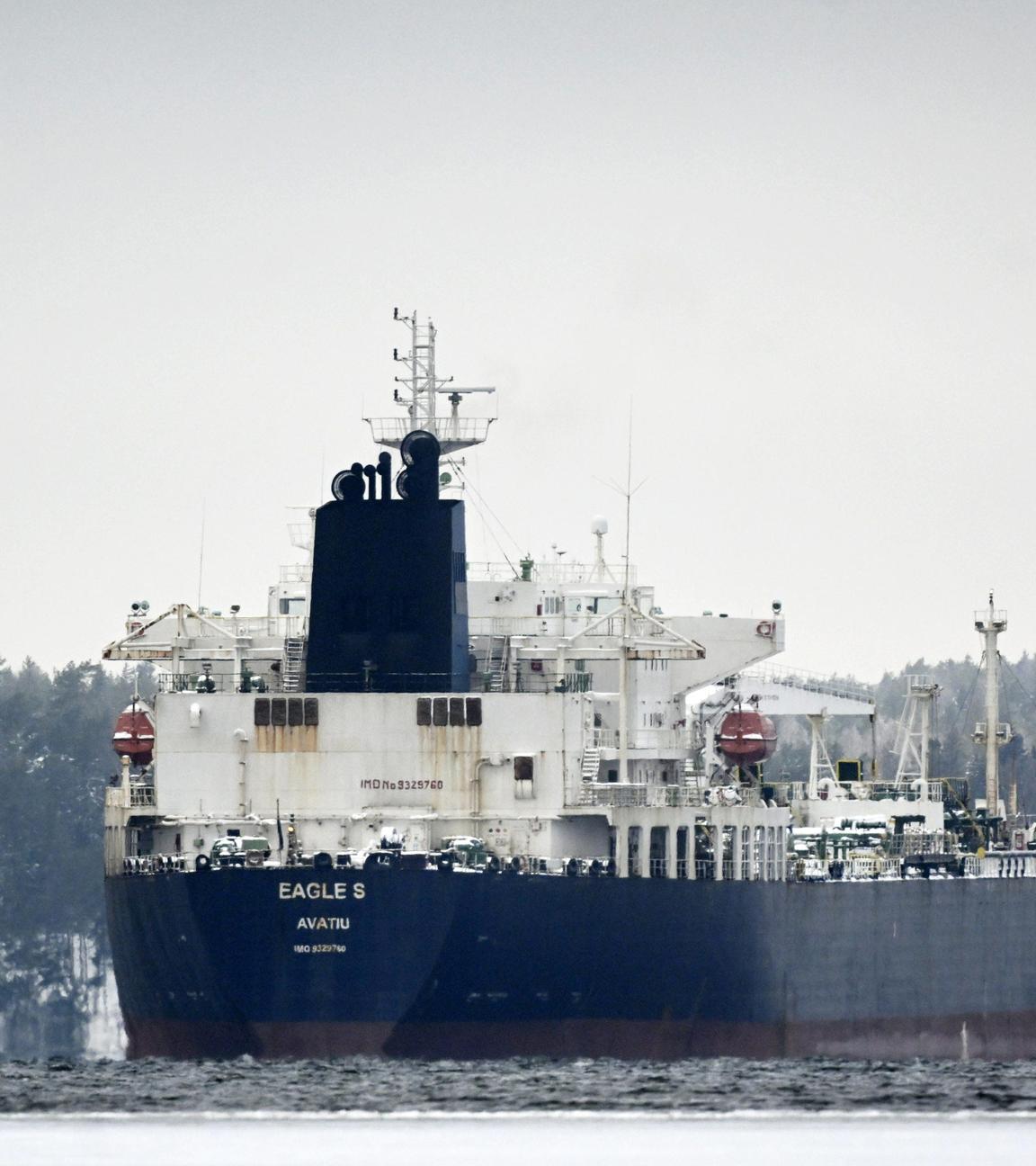 Der Tanker wird verdächtigt, die Stromverbindung zwischen Finnland und Estland, Estlink 2, gestört zu haben, und er wird auch verdächtigt, zur so genannten russischen Schattenflotte zu gehören