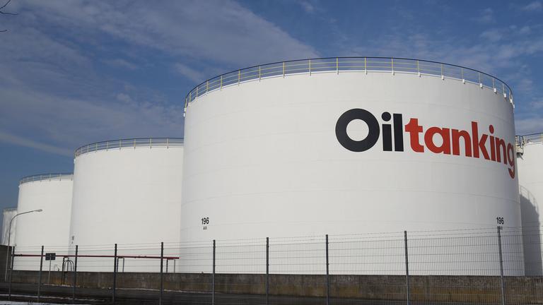 Öltanks am Hamburger Hafen.