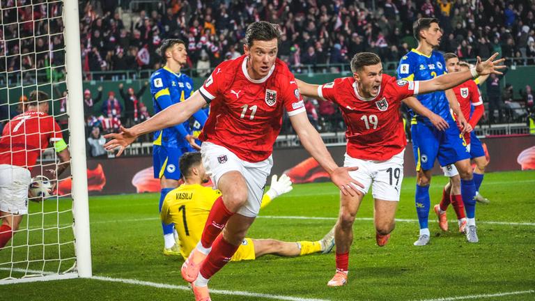 Michael Gregoritsch (Österreich) jubelt. 