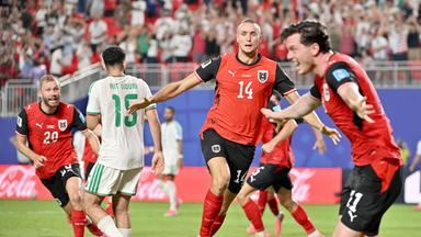 Österreicher Spieler jubeln anch dem Siegtor von Sasa Kalajdzic