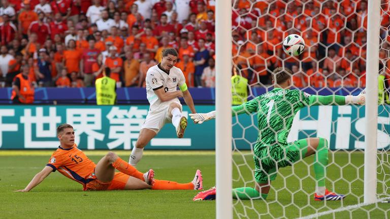 Österreichs Marcel Sabitzer trifft zum 3:2.