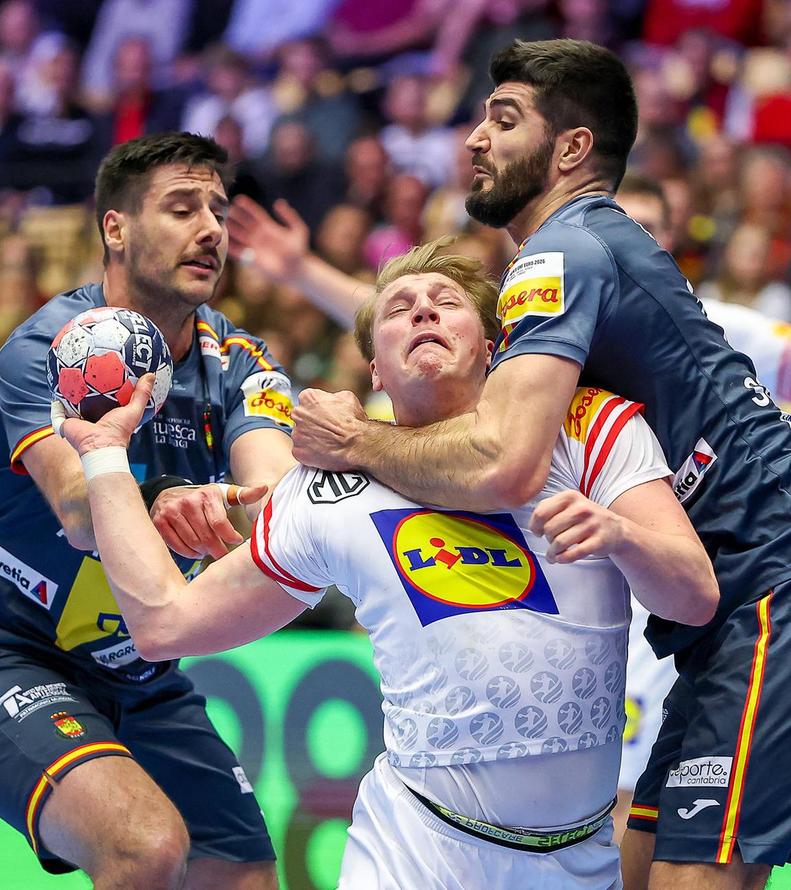 Zweikampf zwischen Lukas Hutecek (Österreich 72), Abel Serdio Guntin (Spanien 20) und Imanol Garciandia Alustiza (Spanien 18).