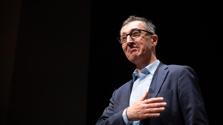 Cem Özdemir nach seiner Rede beim Landesparteitag der Grünen 