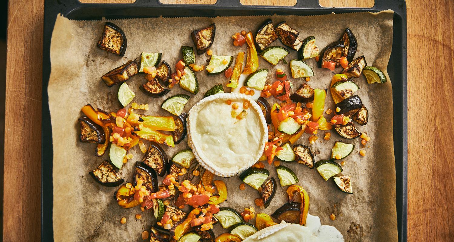 Ofengemüse mit gratiniertem Ziegenkäse und Zimt-Tomatendip