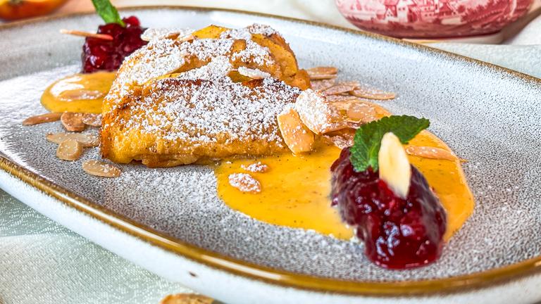 "Ofenschlupfer" - Brotauflauf mit Äpfeln und Preiselbeeren