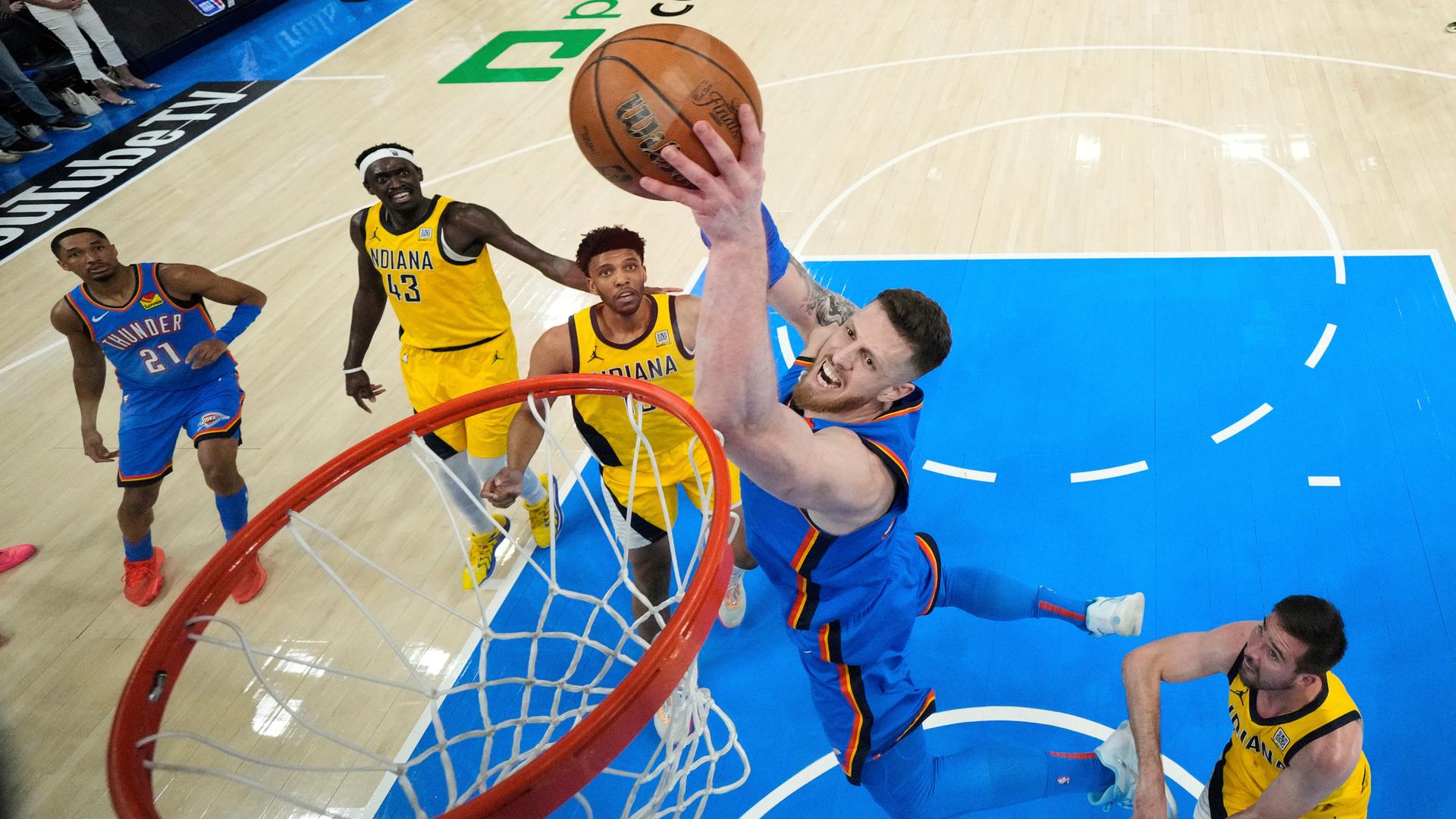 Oklahoma City Thunder center Isaiah Hartenstein drives to the basket -