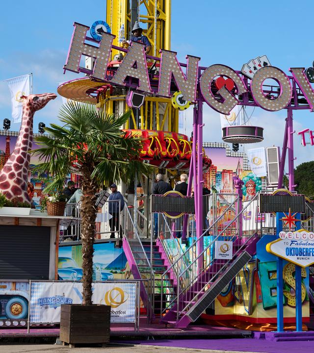 Der Freifallturm Hangover auf dem Oktoberfest