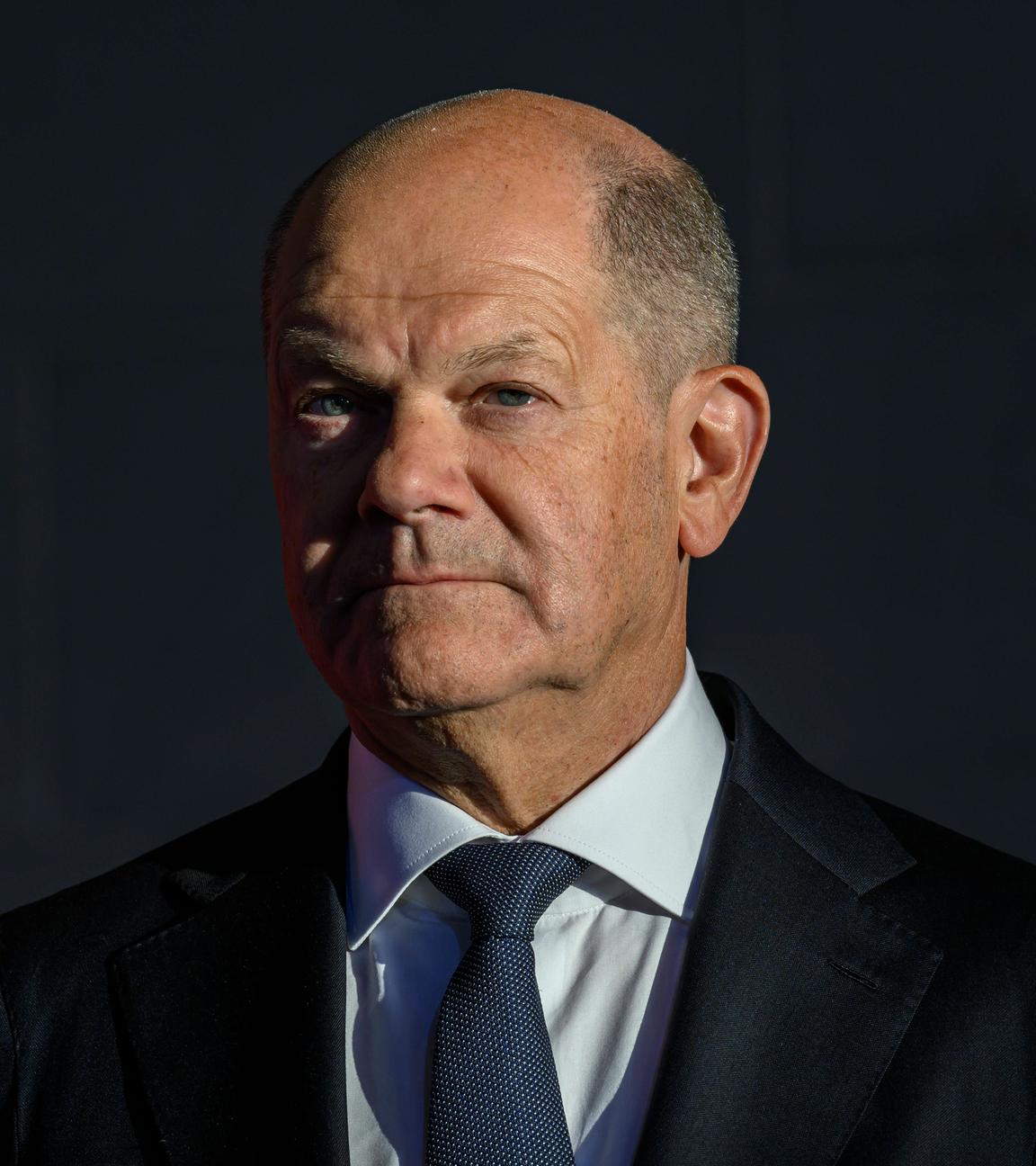 Olaf Scholz bei der Amtsübergabe an Friedrich Merz am 06.05.2025 in Berlin.