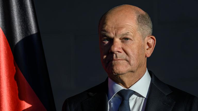 Olaf Scholz bei der Amtsübergabe an Friedrich Merz am 06.05.2025 in Berlin.