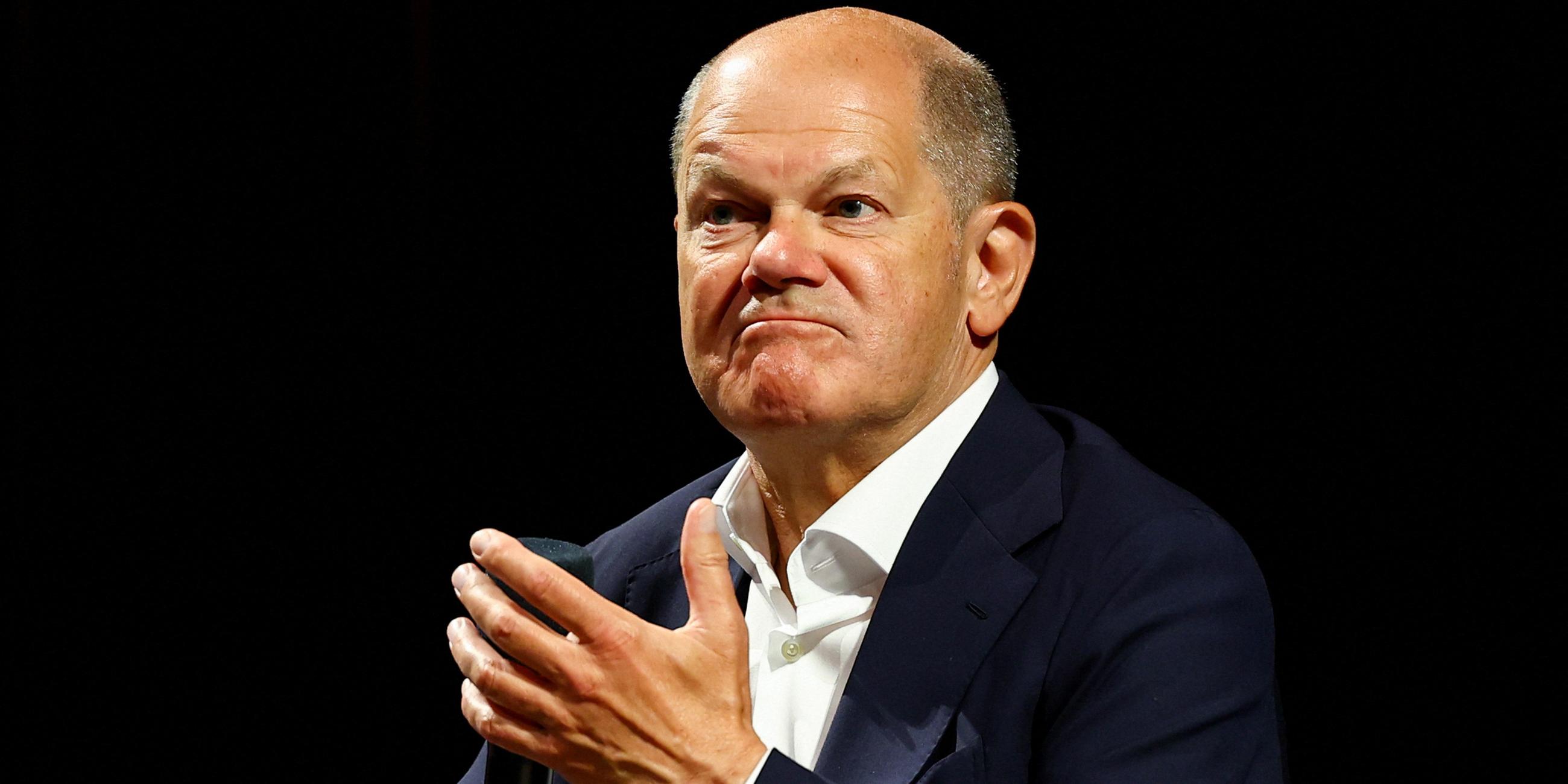  Bundeskanzler Olaf Scholz besucht den Katholikentag in Erfurt und nimmt an einer Podiusmdiskussion mit dem Titel "Gemeinschaft stärken, esellschaft gestalten". 