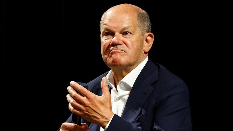  Bundeskanzler Olaf Scholz besucht den Katholikentag in Erfurt und nimmt an einer Podiusmdiskussion mit dem Titel "Gemeinschaft stärken, esellschaft gestalten". 