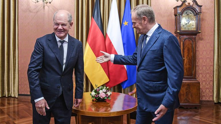 Olaf Scholz (l.) und Donald Tusk am 02.07.2024 in Warschau (Polen)