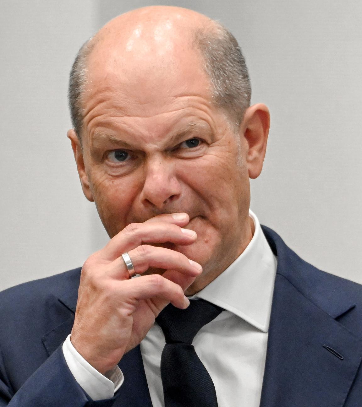 Olaf Scholz besucht die Firma Viessmann in Allendorf