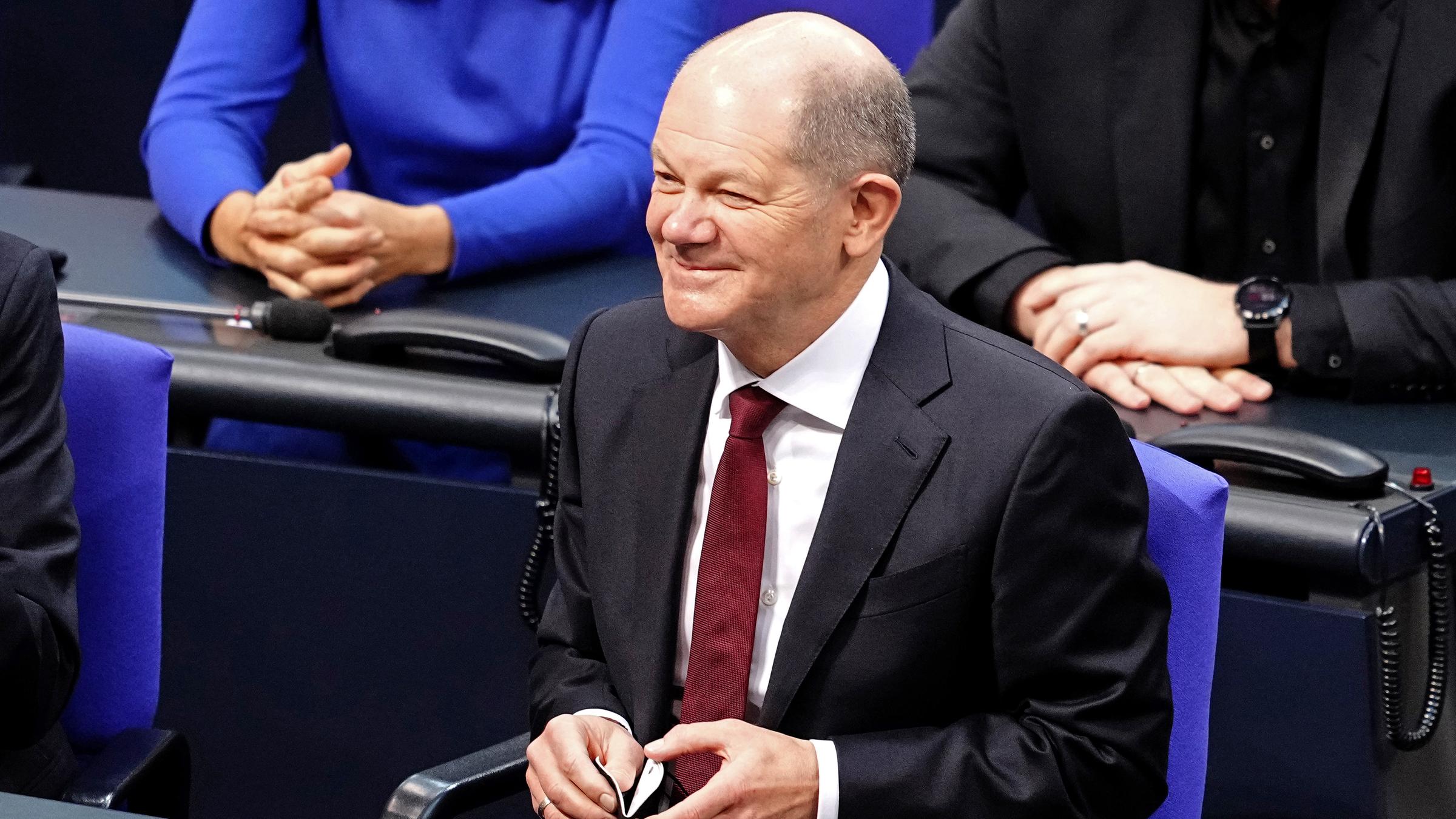 Olaf Scholz am 08.12.2021 im Bundestag in Berlin