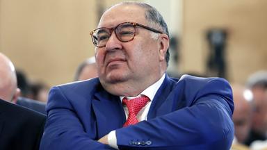 Der russische Oligarch Alischer Usmanow nimmt am Kongress der Russischen Union der Industriellen und Unternehmer teil