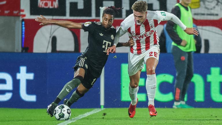 Michael Olise (l.) im Duell mit Sebastian Sebulonsen