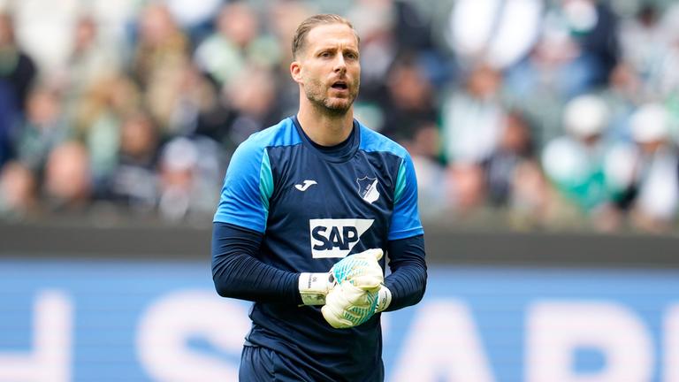 Oliver Baumann auf dem Spielfeld, vor dem Spiel zwischen TSG 1899 Hoffenheim gegen Borussia Mönchengladbach, am 16.05.2026.