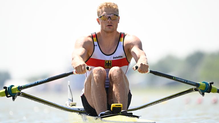 Oliver Zeidler aus Deutschland tritt bei den Ruder-Europameisterschaften am 27.04.2024 im Halbfinale des Männer Einer an.