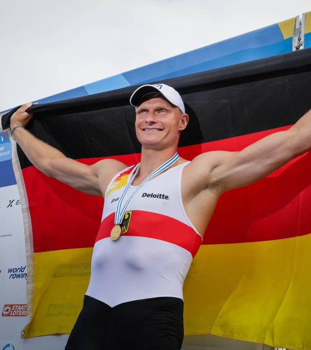 Der deutsche Ruderer Oliver Zeidler feiert seinen vierten Titel im Einer bei der Ruder WM in Amsterdam