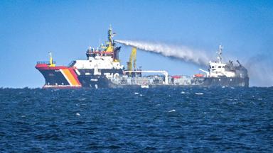 Öltanker brennt vor Kühlungsborn in der Ostsee Der Öltanker Annika brennt vor Kühlungsborn in der Ostsee. Etwa 640 Tonnen Schweröl befinden sich auf dem unter deutscher Flagge fahrenden Schiff, der Unglücksort liegt zwischen Kühlungsborn und Warnemünde.
