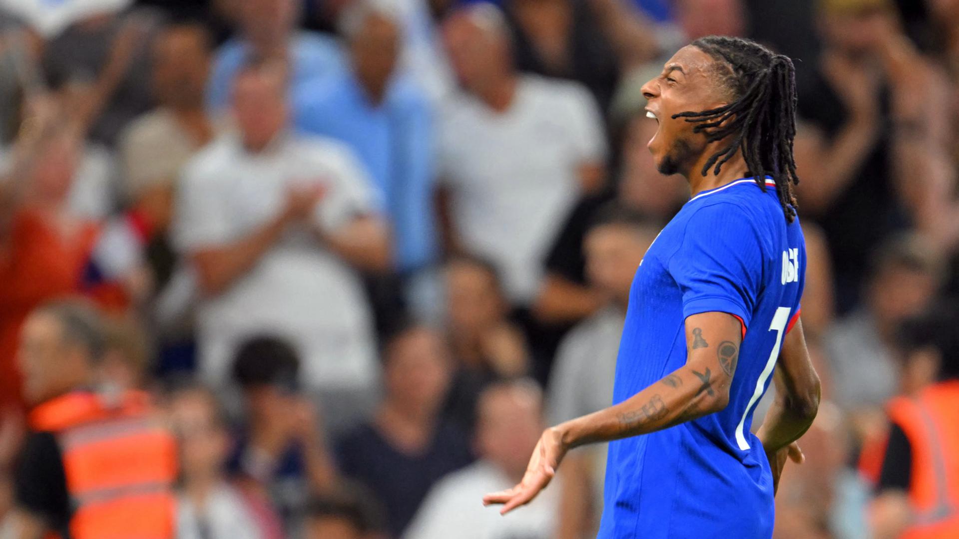 Frankreichs Stürmer Nr. 07 Michael Olise feiert, nachdem er am 24. Juli 2024 im Marseille-Stadion in Marseille ein Tor beim Männer-Fußballspiel der Gruppe A zwischen Frankreich und den USA im Rahmen der Olympischen Spiele 2024 in Paris geschossen hat. 