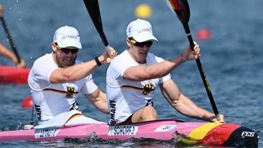 Olympia, Paris 2024, Vorkampf, Kajak-Zweier, 500m, Herren, Vorläufe, das deutsche Team mit (vr) Jacob Schopf und Max Lemke reagieren im Ziel.