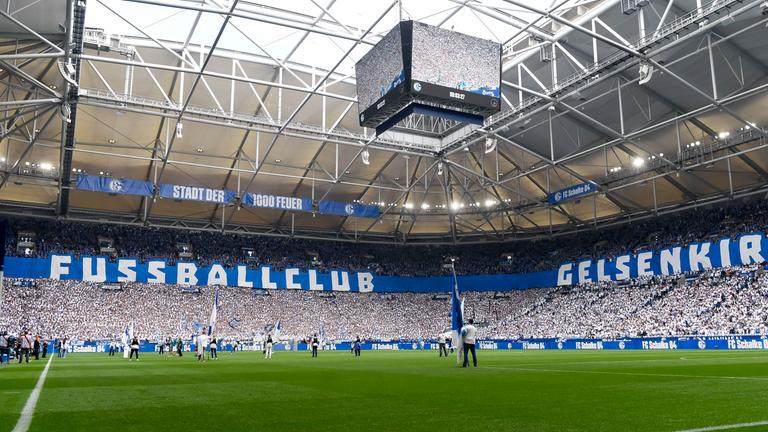 Blick in den Innenraum der Arena auf Schalke vor Beginn des Spiels FC Schalke 04 - SV 07 Elversberg