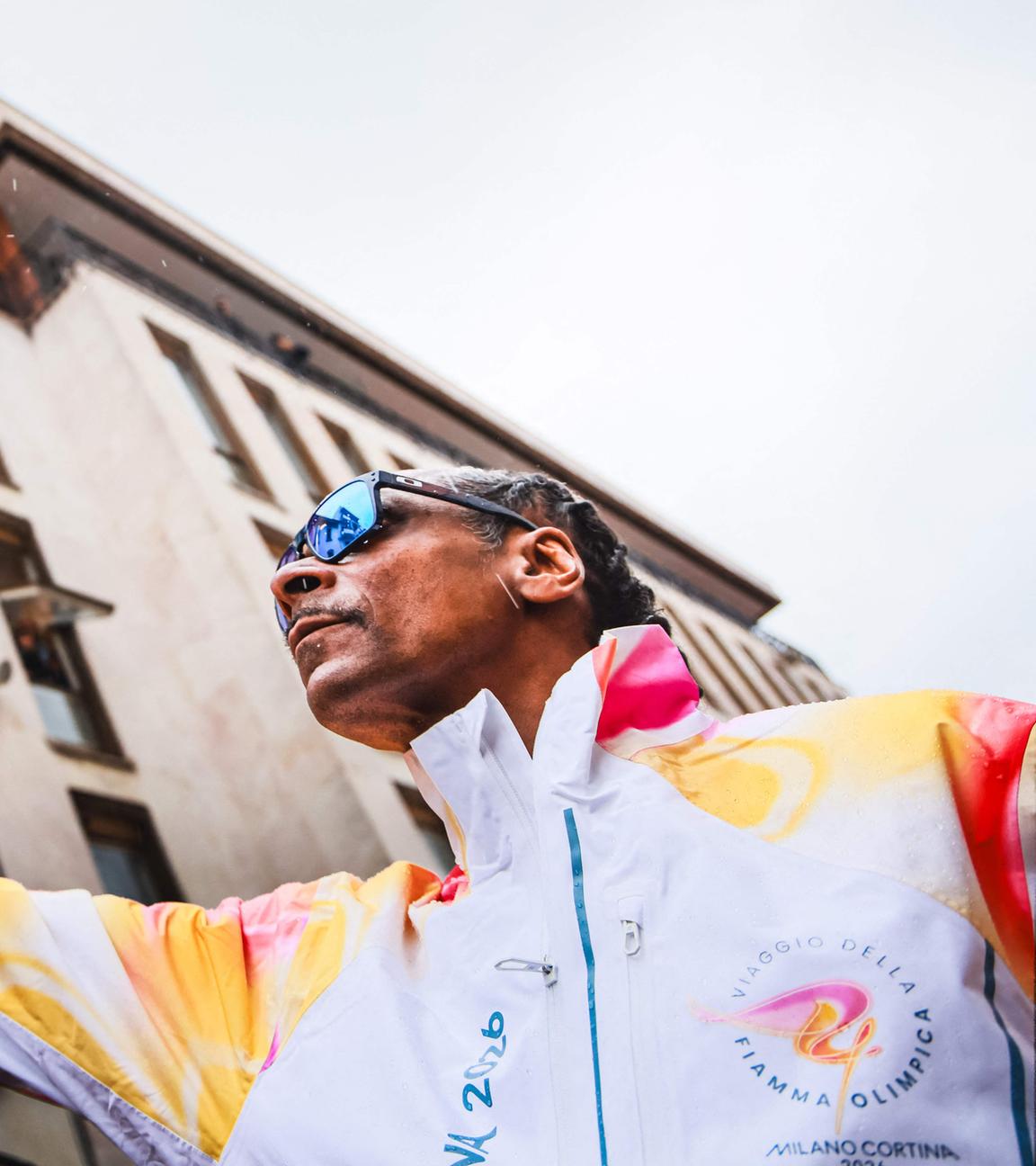 Snoop Dogg trägt die Olympische Flamme 