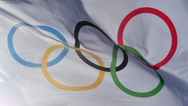 Wehende Olympische Flagge