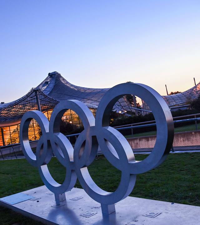 Olympische Ringe im Olympiapark in München am 26.10.2025.