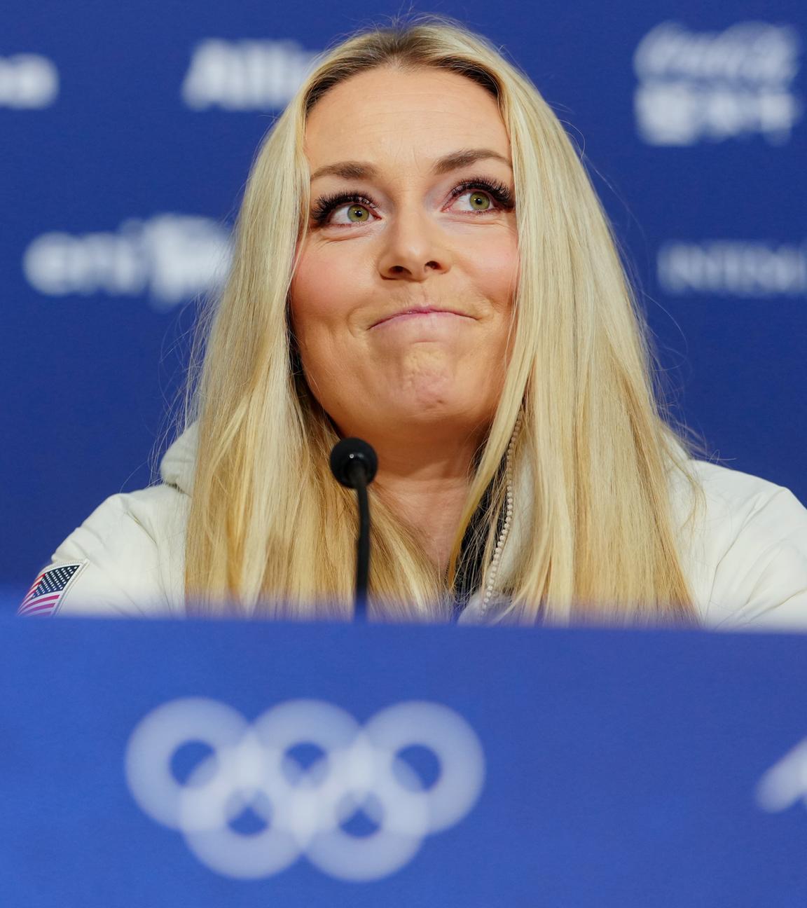 Italien, Cortina D'ampezzo: Olympia, Olympische Winterspiele Mailand Cortina 2026, Ski alpin in Cortina d'Ampezzo, Skirennläuferin Lindsey Vonn (USA) nimmt an einer Pressekonferenz teil.